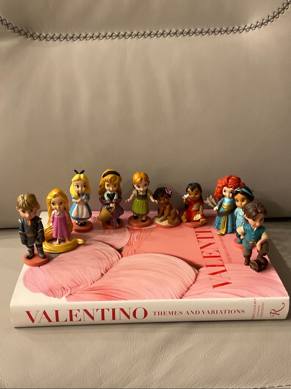 Disney Mini Princess & Hero Figurine Set - Blue, Red, Yellow, Pink, Brown
